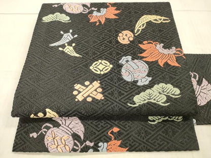 平和屋着物●九寸名古屋帯　唐織　宝尽くし松文　黒地　正絹　逸品　DAAX8554cm