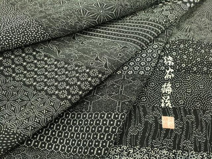 平和屋着物●伝統工芸士 染谷梅治　江戸小紋　百柄　黒地　正絹　逸品　DAAX9932fe