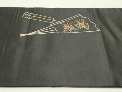 平和屋着物●アンティーク 大正ロマン 丸帯 駒刺繍 総刺繍 檜扇鶴文 黒地 正絹 逸品 DAAY0234ob