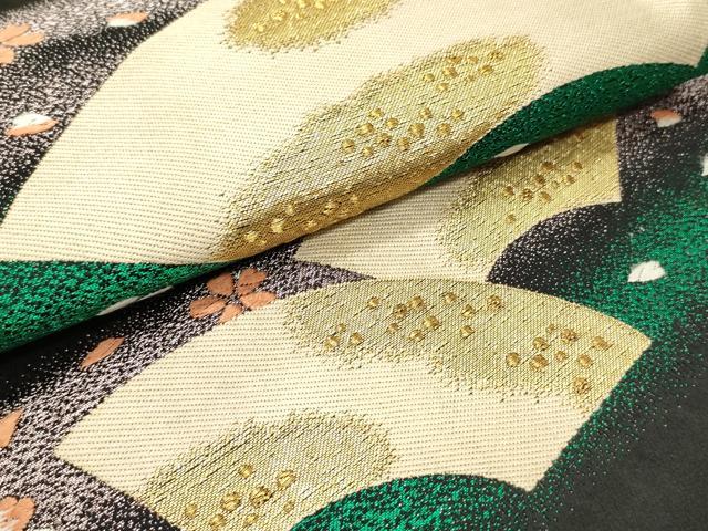 平和屋着物●六通柄袋帯　唐織　地紙重ね舞桜文　黒地　金糸　正絹　逸品　DAAY0377ob