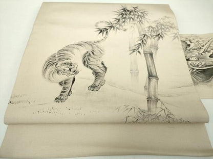 平和屋着物●塩瀬 九寸名古屋帯 手描き 龍虎 笹竹文 正絹 逸品 DAAY1196ps