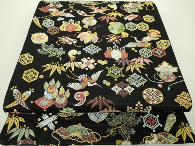 平和屋着物●西陣の老舗　1782年創業　山下織物　六通柄袋帯　唐織　招福宝尽くし　黒地　金糸　正絹　逸品　DAAY1242ps