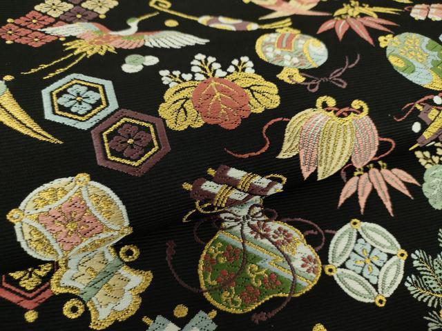 平和屋着物●西陣の老舗　1782年創業　山下織物　六通柄袋帯　唐織　招福宝尽くし　黒地　金糸　正絹　逸品　DAAY1242ps