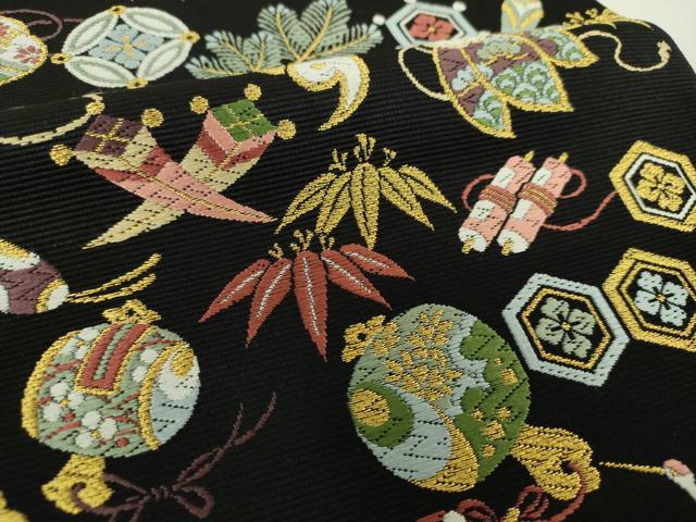 平和屋着物●西陣の老舗　1782年創業　山下織物　六通柄袋帯　唐織　招福宝尽くし　黒地　金糸　正絹　逸品　DAAY1242ps