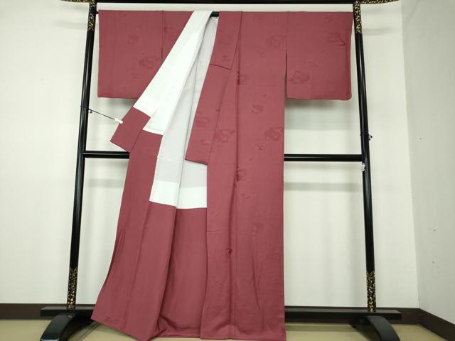 平和屋着物●上質な色無地　貝合わせ花地紋　濃浅蘇芳色　正絹　逸品　DAAY1528ps