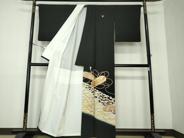 平和屋着物●豪華黒留袖 作家物 駒刺繍 宝尽くし 文箱花文 暈し染め 金彩 正絹 逸品 DAAY1540ps