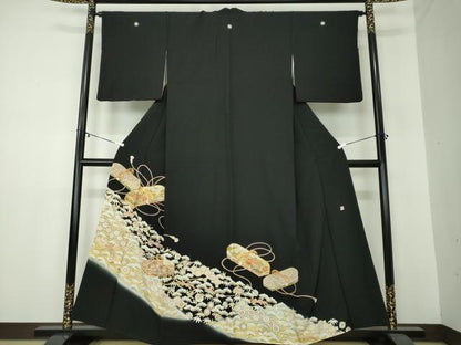 平和屋着物●豪華黒留袖 作家物 駒刺繍 宝尽くし 文箱花文 暈し染め 金彩 正絹 逸品 DAAY1540ps