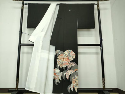 平和屋着物●豪華黒留袖　駒刺繍　吉祥花丸文　金銀彩　正絹　逸品　DAAY1692ps
