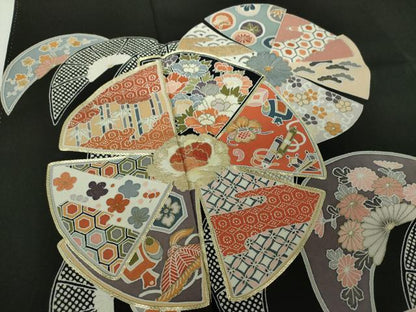 平和屋着物●豪華黒留袖　駒刺繍　吉祥花丸文　金銀彩　正絹　逸品　DAAY1692ps