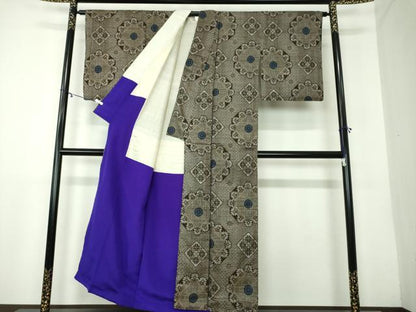 平和屋着物●本場大島紬 龍郷絣 花菱文 正絹 逸品 DAAY1709ps