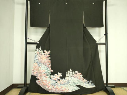 平和屋着物■豪華黒留袖　駒刺繍　菊　松竹梅　銀糸　正絹　逸品　DAAY2156op