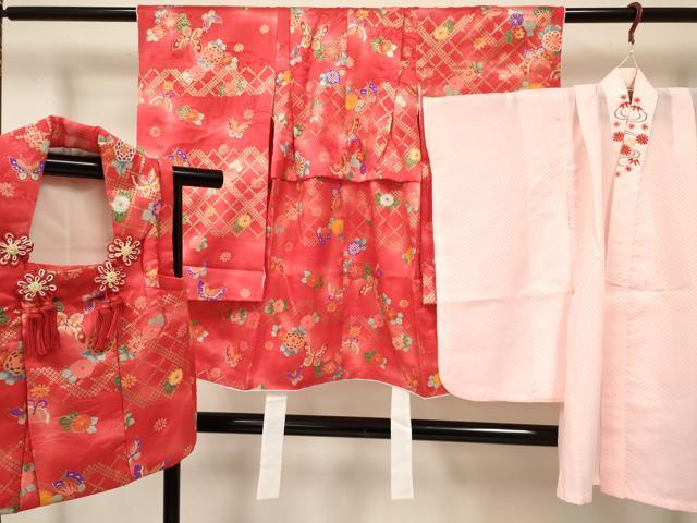 平和屋着物[]七五三　女の子　３歳　祝着　三つ身　長襦袢(単衣・半衿刺繍)・被布セット　花蝶文　暈し染め　金彩　逸品　DAAY3145ma