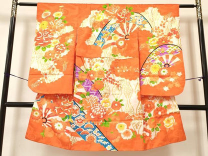 平和屋着物[]七五三　女の子　７歳　祝着　四つ身　襦袢(単衣・半衿刺繍)セット　駒刺繍　片輪車花蝶文　金彩　逸品　DAAY3157ma
