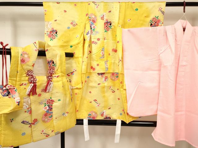 平和屋着物[]七五三　女の子　３歳　祝着　三つ身　長襦袢(単衣)・被布・巾着セット　雪輪重ね玩具花文　暈し染め　金彩　逸品　DAAY3160ma