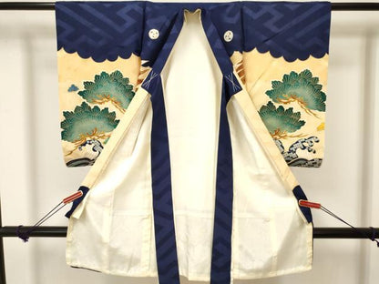 平和屋着物[]お宮参り　男の子　祝着　産着　初着　のしめ　鷹　鷲　打ち出の小槌　花松文　金彩　逸品　DAAY3188ma