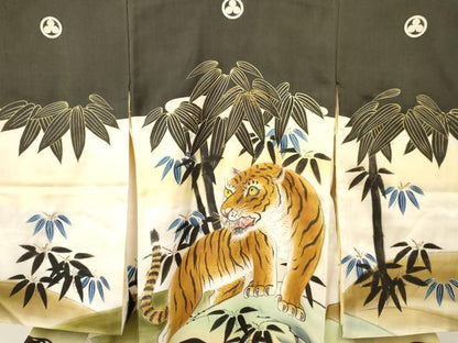 平和屋着物[]お宮参り　男の子　祝着　産着　初着　のしめ　刺繍　虎　寅　笹文　暈し染め　金銀彩　逸品　DAAY3196ma