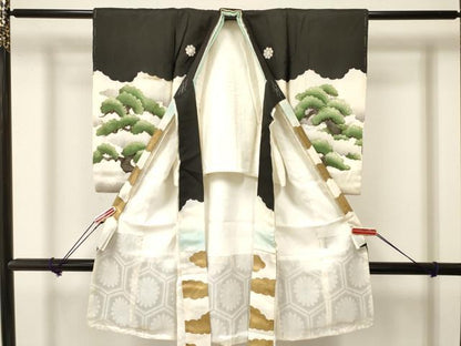 平和屋着物[]お宮参り　男の子　祝着　産着　初着　のしめ　肌襦袢付き　刺繍　鷹　鷲　几帳松文　金彩　逸品　DAAY3199ma