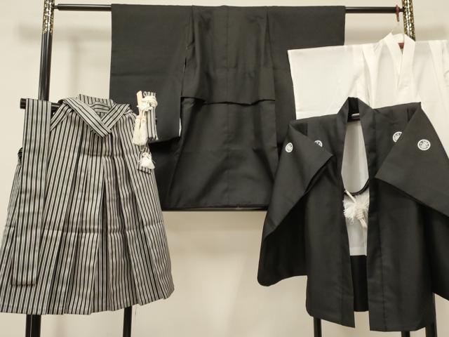 平和屋着物[]七五三　男の子　黒紋付・羽織・長襦袢(単衣)・行灯袴・小物セット　洗える着物　DAAY3240ma