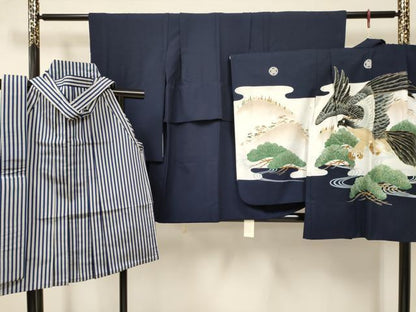平和屋着物[]七五三　男の子　祝着・羽織・行灯袴・帯セット　鷹　鷲　松文　金彩　洗える着物　DAAY3354ma