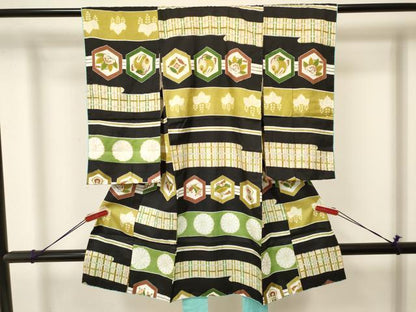 平和屋着物[]お宮参り　男の子　祝着　産着　初着　のしめ　亀甲横段吉祥文　銀彩　逸品　DAAY3374ma