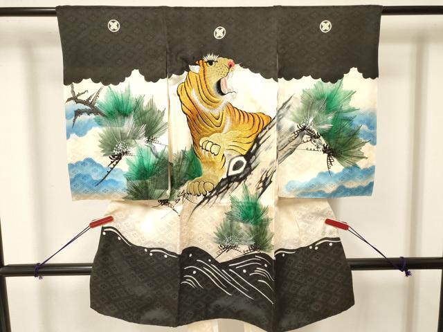 平和屋着物[]お宮参り　男の子　祝着　産着　初着　のしめ　手描き　刺繍　虎　寅　松文　銀彩　逸品　DAAY3380ma