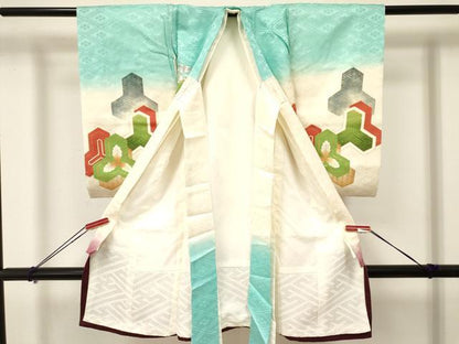 平和屋着物[]お宮参り　男の子　祝着　産着　初着　のしめ　駒刺繍　鷹　鷲　毘沙門亀甲花文　暈し染め　金彩　逸品　DAAY3383ma