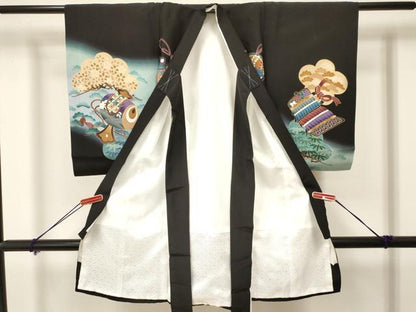 平和屋着物[]お宮参り　男の子　祝着　産着　初着　のしめ　刺繍　鷹　鷲　亀甲源氏車笹松文　暈し染め　金彩　逸品　DAAY3399ma