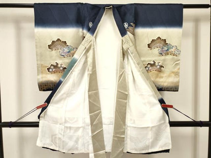 平和屋着物[]お宮参り　男の子　祝着　産着　初着　のしめ　駒刺繍　鷹　鷲　打ち出の小槌　笹松文　暈し染め　金彩　逸品　DAAY3433ma