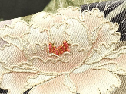 平和屋着物■豪華黒留袖　駒刺繍　樹林枝梅松文　金彩　正絹　逸品　DAAY4823qa