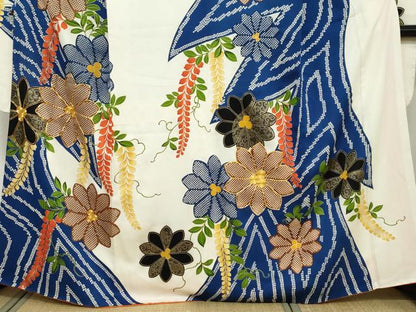 平和屋着物●豪華振袖 駒刺繍 鹿の子舞花文 金彩 正絹 逸品 DAAY5199ud
