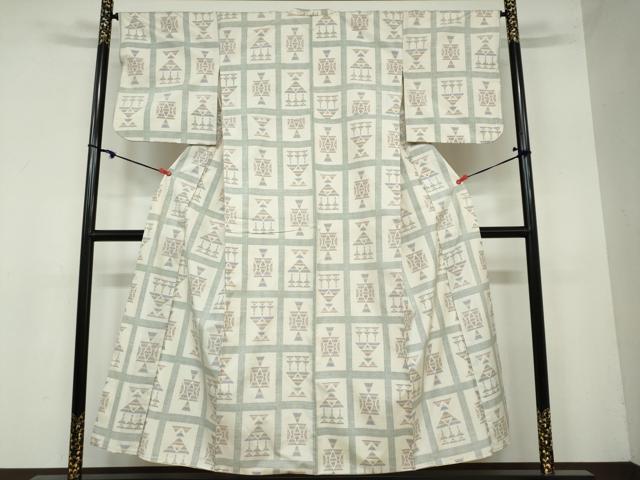 平和屋着物●本場大島紬　白大島　７マルキ　幾何学文様　正絹　逸品　DAAY5603ud