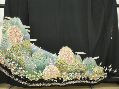 平和屋着物●豪華黒留袖　作家物　草木加賀五彩　遠山群鶴樹林文　正絹　逸品　DAAY5810ud