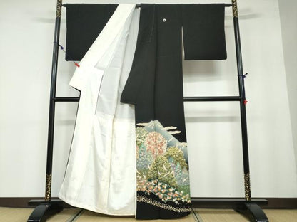 平和屋着物●豪華黒留袖　作家物　草木加賀五彩　遠山群鶴樹林文　正絹　逸品　DAAY5810ud