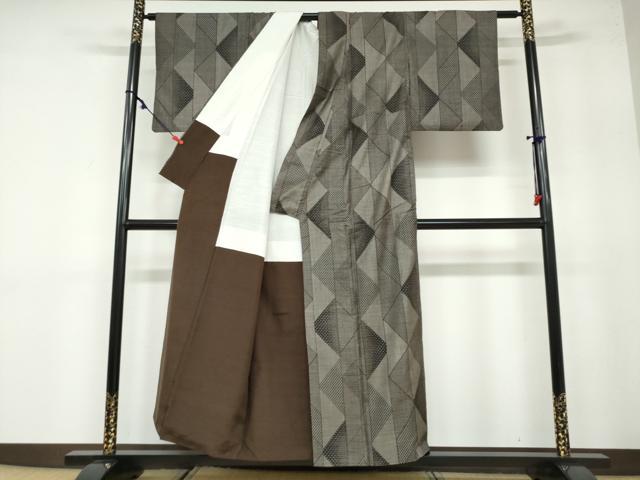 平和屋着物●本場大島紬 9マルキ 抽象文様 正絹 逸品 DAAY5855ud