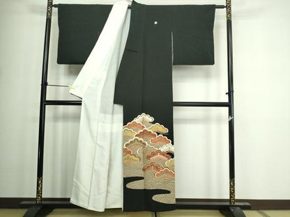 平和屋着物■豪華黒留袖 駒刺繍 青海波松文 金彩 正絹 逸品 DAAY7547sf