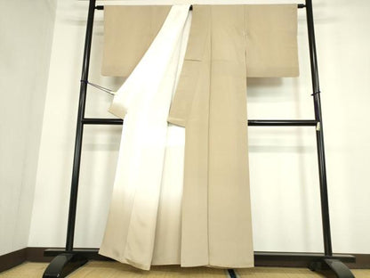 平和屋着物●京都老舗銘店・に志田　色無地　鬼しぼ縮緬　白橡色　正絹　逸品　DAAY9358az