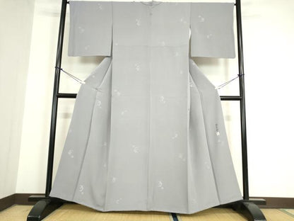 平和屋着物●本加賀友禅作家 柿本市郎監修 色無地 花丸地紋 薄鼠色 正絹 逸品 DAAY9369az