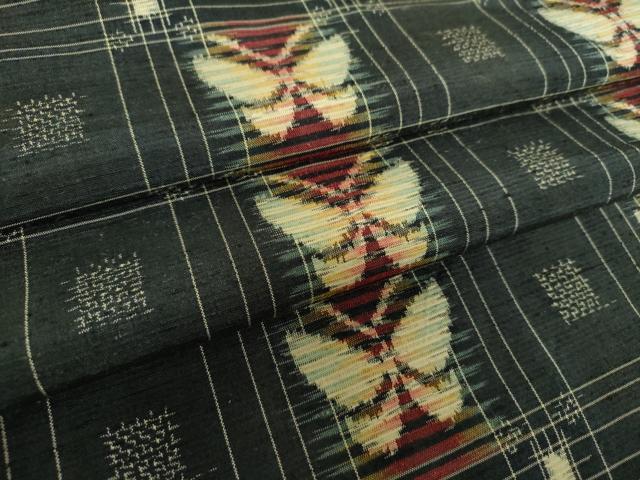 平和屋着物●上質な紬 格子舞蝶文 黒地 正絹 逸品 DAAZ0223ps