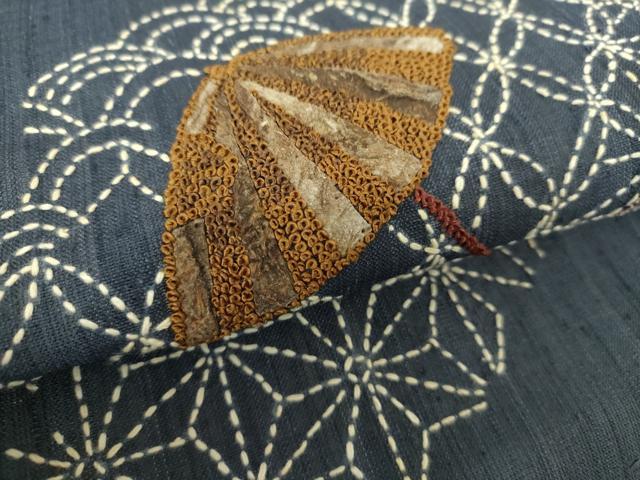 平和屋着物▽中国三大刺繍 相良刺繍 九寸名古屋帯 スリーシーズン帯 春夏秋 紬地 刺し子 総刺繍 和紙 番傘 正絹 逸品 未使用 DAAZ0301ps