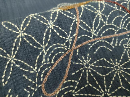 平和屋着物▽中国三大刺繍 相良刺繍 九寸名古屋帯 スリーシーズン帯 春夏秋 紬地 刺し子 総刺繍 和紙 番傘 正絹 逸品 未使用 DAAZ0301ps