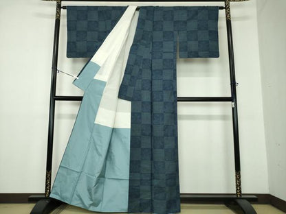 平和屋着物●本場大島紬 7マルキ 市松花文 正絹 逸品 DAAZ0566ps