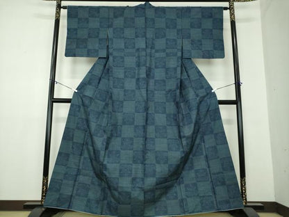 平和屋着物●本場大島紬 7マルキ 市松花文 正絹 逸品 DAAZ0566ps