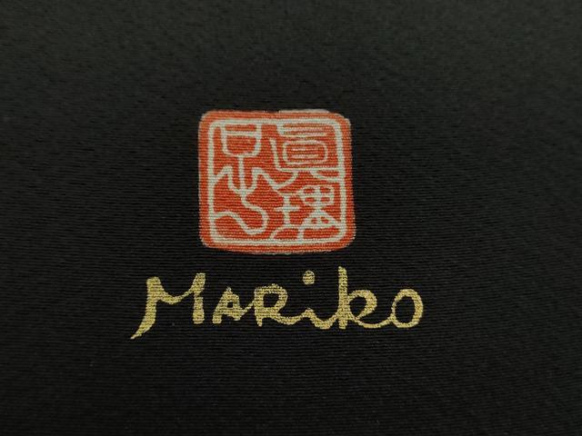平和屋着物●アーティスト　忠隈眞理子　Mariko London　振袖　百合　黒地　金彩　鈴乃屋扱い　正絹　逸品　DAAZ0637ps