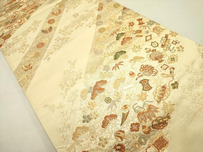 平和屋着物●六通柄袋帯 宝尽くし舞蝶花文 金糸 正絹 逸品 DAAZ2335op