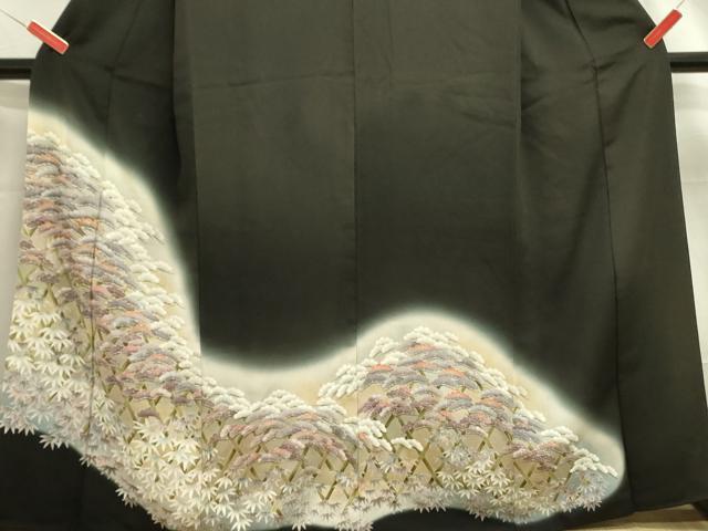 平和屋着物■豪華黒留袖　駒刺繍　笹の葉松文　暈し染め　金彩　正絹　逸品　DAAZ2777op