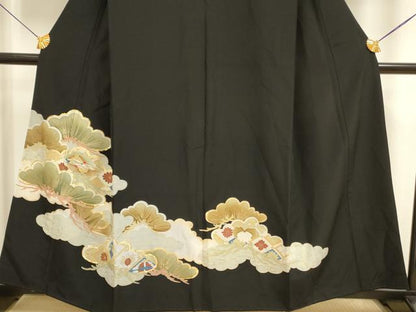 平和屋着物■黒留袖　駒刺繍　飛鶴花松文　金彩　洗える着物　DAAZ2885op