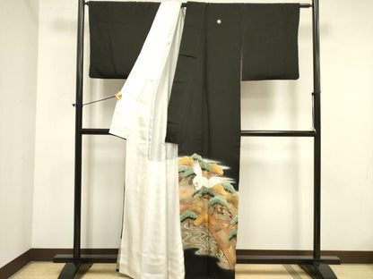 平和屋着物■豪華黒留袖　飛鶴松文　暈し染め　金彩　正絹　逸品　DAAZ2919op