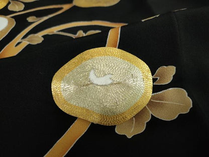 平和屋着物●豪華黒留袖　駒刺繍　草花文　金彩　正絹　逸品　DAAZ7100ud