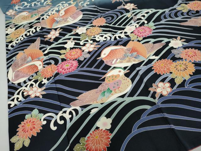 アンティーク着物 鳩 鳩柄 暈し 鳥 平和 小豆色 平和屋着物○豪華振袖 型染め 流水群れ鳥草花文 暈し染め