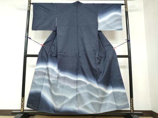 平和屋着物●本場染大島紬 紬地 霞文 暈し染め 正絹 逸品 未使用 DAAZ7346ud